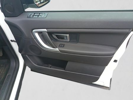 2019-Land-Rover-Discovery-Sport-20i4-D-HSE_11