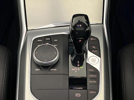 2019-BMW-3-Series-330i_10