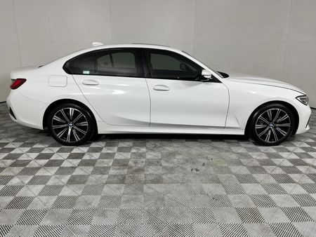 2019-BMW-3-Series-330i_17