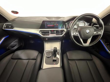 2019-BMW-3-Series-330i_1