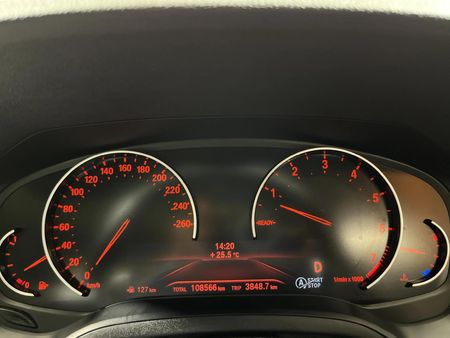 2019-BMW-3-Series-330i_2