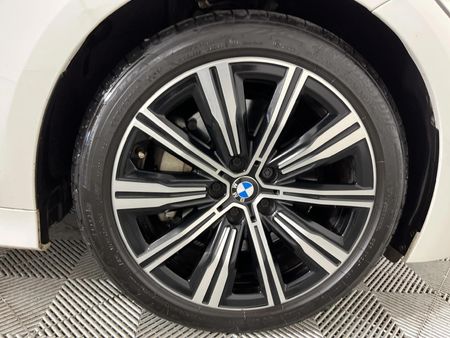 2019-BMW-3-Series-330i_5