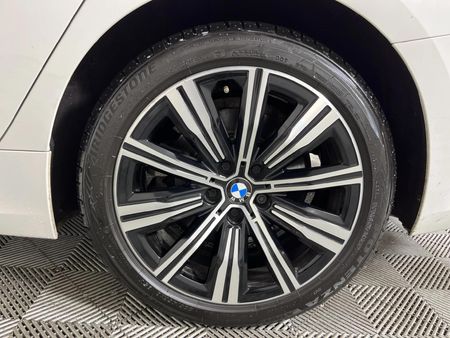 2019-BMW-3-Series-330i_6