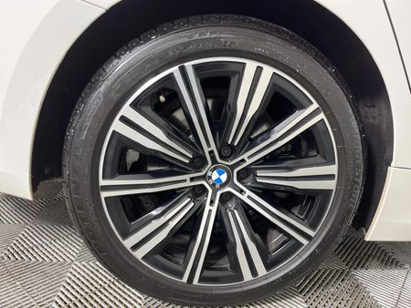 2019-BMW-3-Series-330i_7