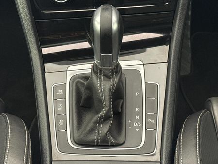2019-Volkswagen-Golf-VII-20-TSI-R-Auto-228kW_10