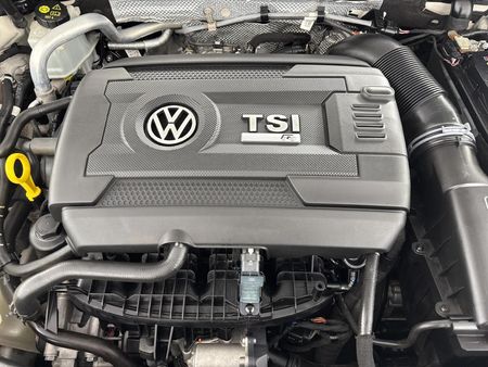 2019-Volkswagen-Golf-VII-20-TSI-R-Auto-228kW_14