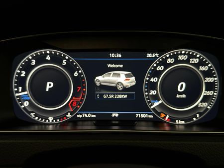 2019-Volkswagen-Golf-VII-20-TSI-R-Auto-228kW_2