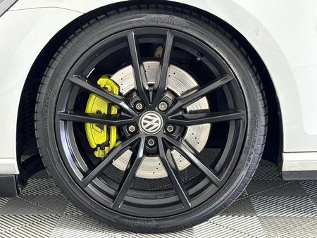2019-Volkswagen-Golf-VII-20-TSI-R-Auto-228kW_4