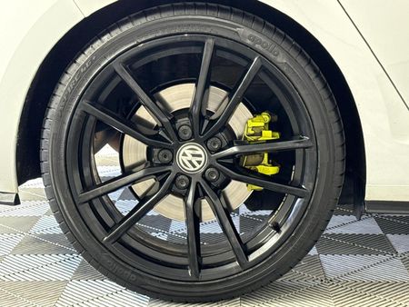 2019-Volkswagen-Golf-VII-20-TSI-R-Auto-228kW_6