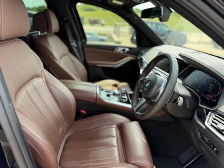 2022-BMW-X5-M50i_10