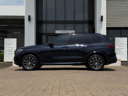2022-BMW-X5-M50i_2