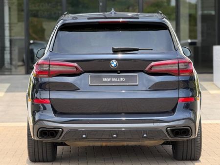 2022-BMW-X5-M50i_3