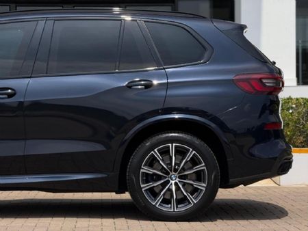 2022-BMW-X5-M50i_7