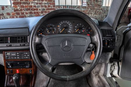 1995-Mercedes-Benz-SL-320-Auto_8