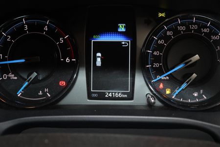 2025-Toyota-Hilux-28-GD-6-Raised-Body-Legend-Auto-Extended-Cab_4
