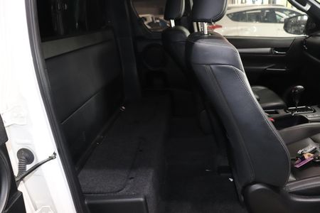 2025-Toyota-Hilux-28-GD-6-Raised-Body-Legend-Auto-Extended-Cab_6