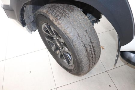 2025-Toyota-Hilux-28-GD-6-Raised-Body-Legend-Auto-Extended-Cab_8