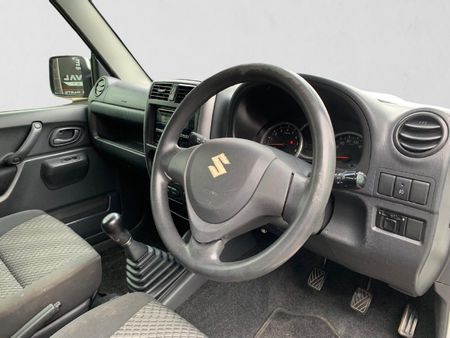 2018-Suzuki-Jimny-13_18