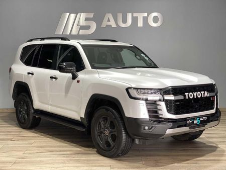 2022-Toyota-Land-Cruiser-300-V6-33-D-GR-S_0