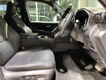 2022-Toyota-Land-Cruiser-300-V6-33-D-GR-S_11