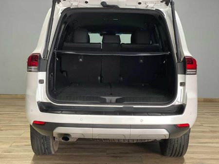2022-Toyota-Land-Cruiser-300-V6-33-D-GR-S_18