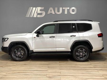 2022-Toyota-Land-Cruiser-300-V6-33-D-GR-S_2