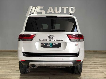 2022-Toyota-Land-Cruiser-300-V6-33-D-GR-S_4