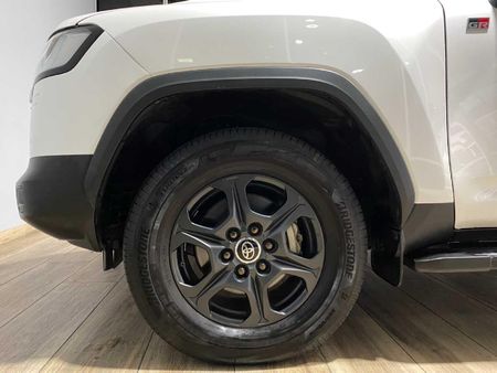 2022-Toyota-Land-Cruiser-300-V6-33-D-GR-S_5