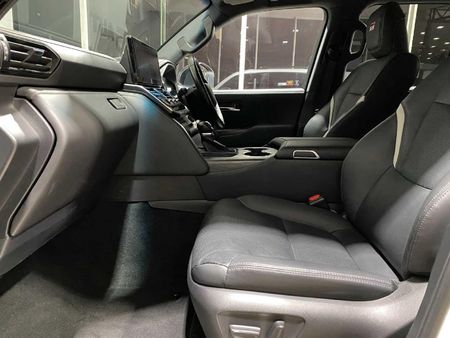 2022-Toyota-Land-Cruiser-300-V6-33-D-GR-S_7