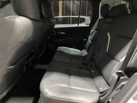 2022-Toyota-Land-Cruiser-300-V6-33-D-GR-S_8