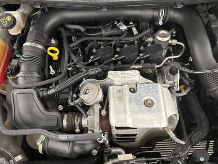2017-Ford-Fiesta-10-EcoBoost-Trend-5-dr_9