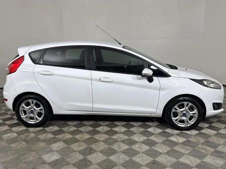 2017-Ford-Fiesta-10-EcoBoost-Trend-5-dr_13