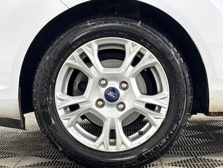 2017-Ford-Fiesta-10-EcoBoost-Trend-5-dr_3