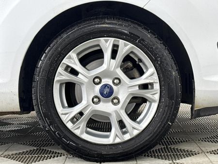 2017-Ford-Fiesta-10-EcoBoost-Trend-5-dr_4
