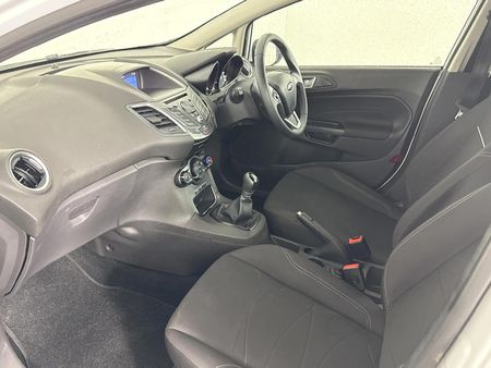 2017-Ford-Fiesta-10-EcoBoost-Trend-5-dr_6