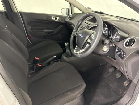 2017-Ford-Fiesta-10-EcoBoost-Trend-5-dr_7