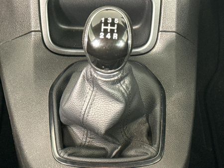 2017-Ford-Fiesta-10-EcoBoost-Trend-5-dr_8