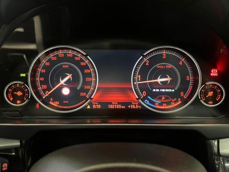 2015-BMW-X5-M50d_10