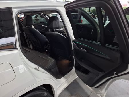 2018-BMW-X3-xDrive20d_9