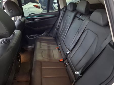 2018-BMW-X3-xDrive20d_11