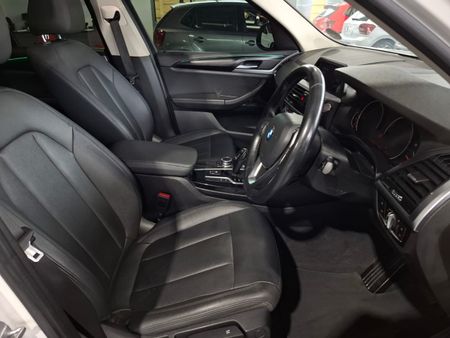 2018-BMW-X3-xDrive20d_17