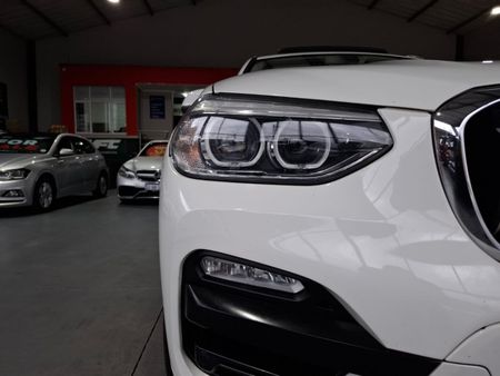 2018-BMW-X3-xDrive20d_28