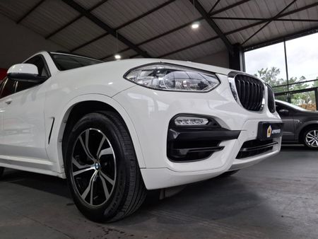 2018-BMW-X3-xDrive20d_29
