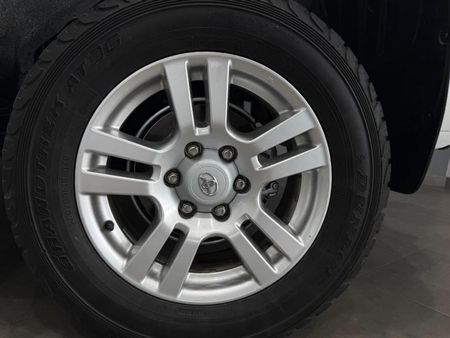 2011-Toyota-Land-Cruiser-Prado-40-V6-VX-Auto_2