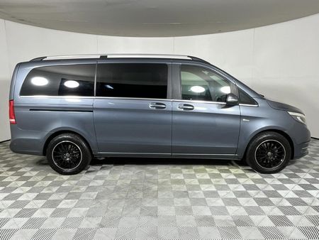 2016-Mercedes-Benz-V-Class-V-250-Bluetec-Avantgarde-Auto_12
