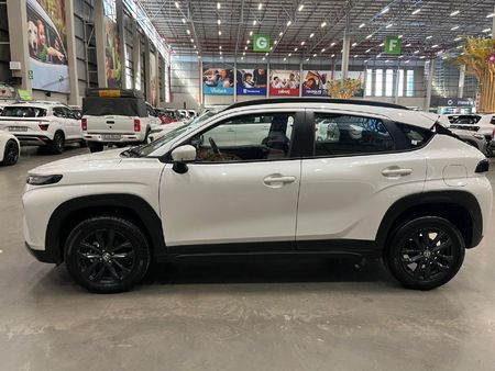 2025-Toyota-Starlet-Cross-15XS_5