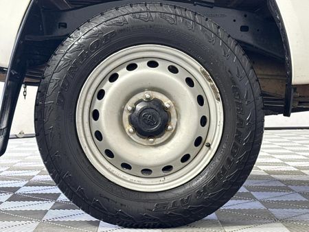 2023-Toyota-Hilux-24-GD-6-Raised-Body-SR-Single-Cab_5