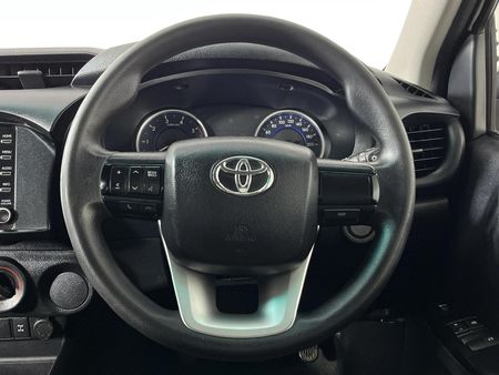 2020-Toyota-Hilux-24-GD-6-Raised-Body-SRX-Extended-Cab_11