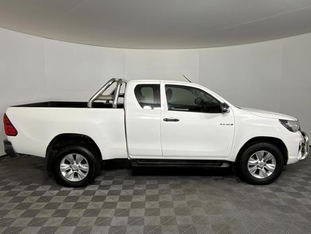 2020-Toyota-Hilux-24-GD-6-Raised-Body-SRX-Extended-Cab_16