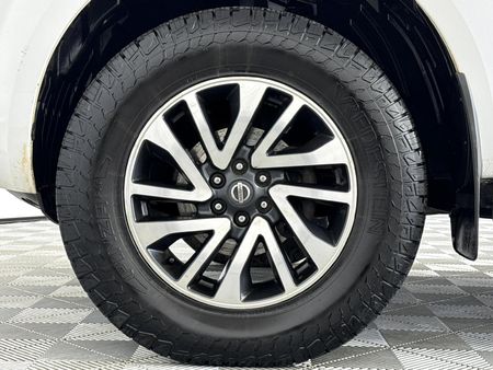 2017-Nissan-Navara-23D-LE-4x4-Auto-Double-Cab_4